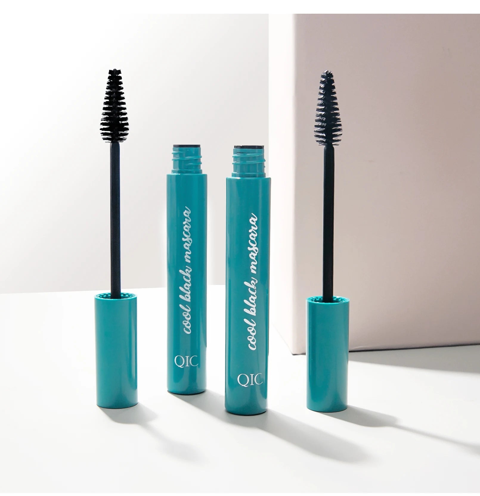 Long-Lasting Volumizing and Lengthening Mascara - 21