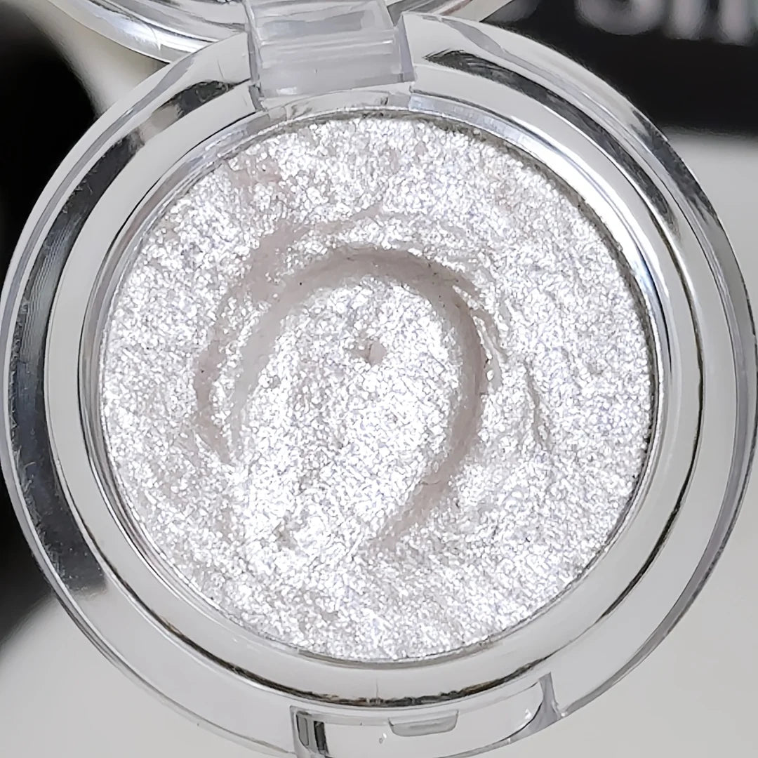 Monochrome Shimmer Eyeshadow for Radiant Eye Makeup - 2