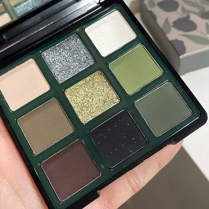 9-Color Olive Green Smokey Eyeshadow Palette - 15