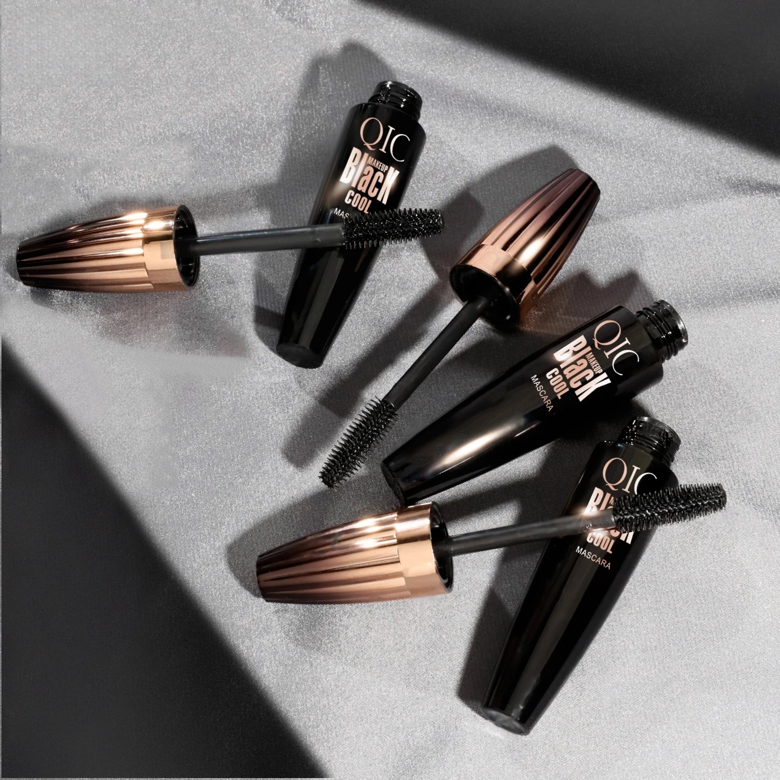 Waterproof Volumizing and Lengthening Mascara - 10