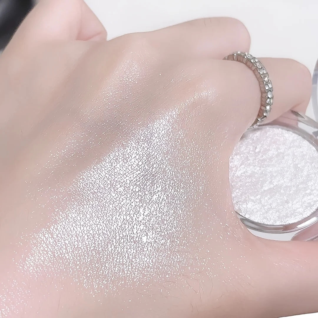 Monochrome Shimmer Eyeshadow for Radiant Eye Makeup - 3