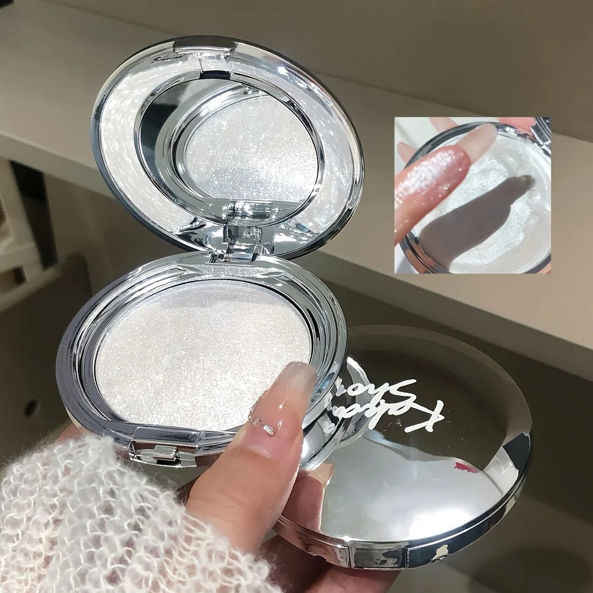 Shimmer Glow Face Highlighter for Radiant Skin